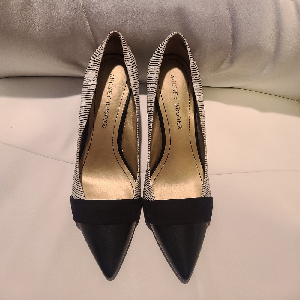 Audrey Brooke Black/White Abbie Size 9
